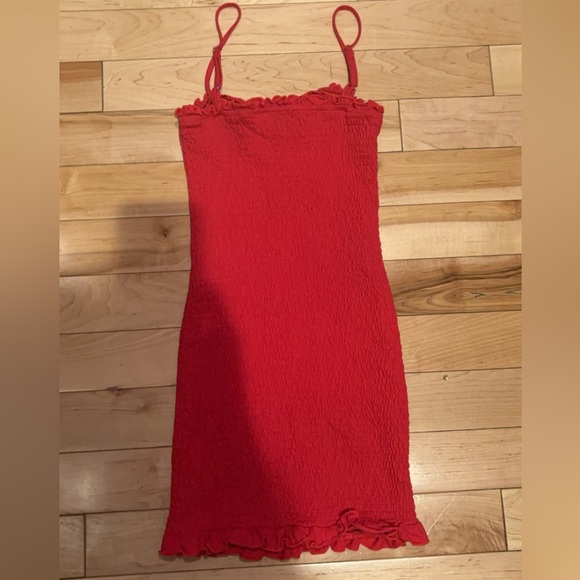 LULU’S RED SMOCKED DRESS - Picture 4 of 4